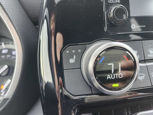 Used 2022 Toyota Highlander XSE image 9