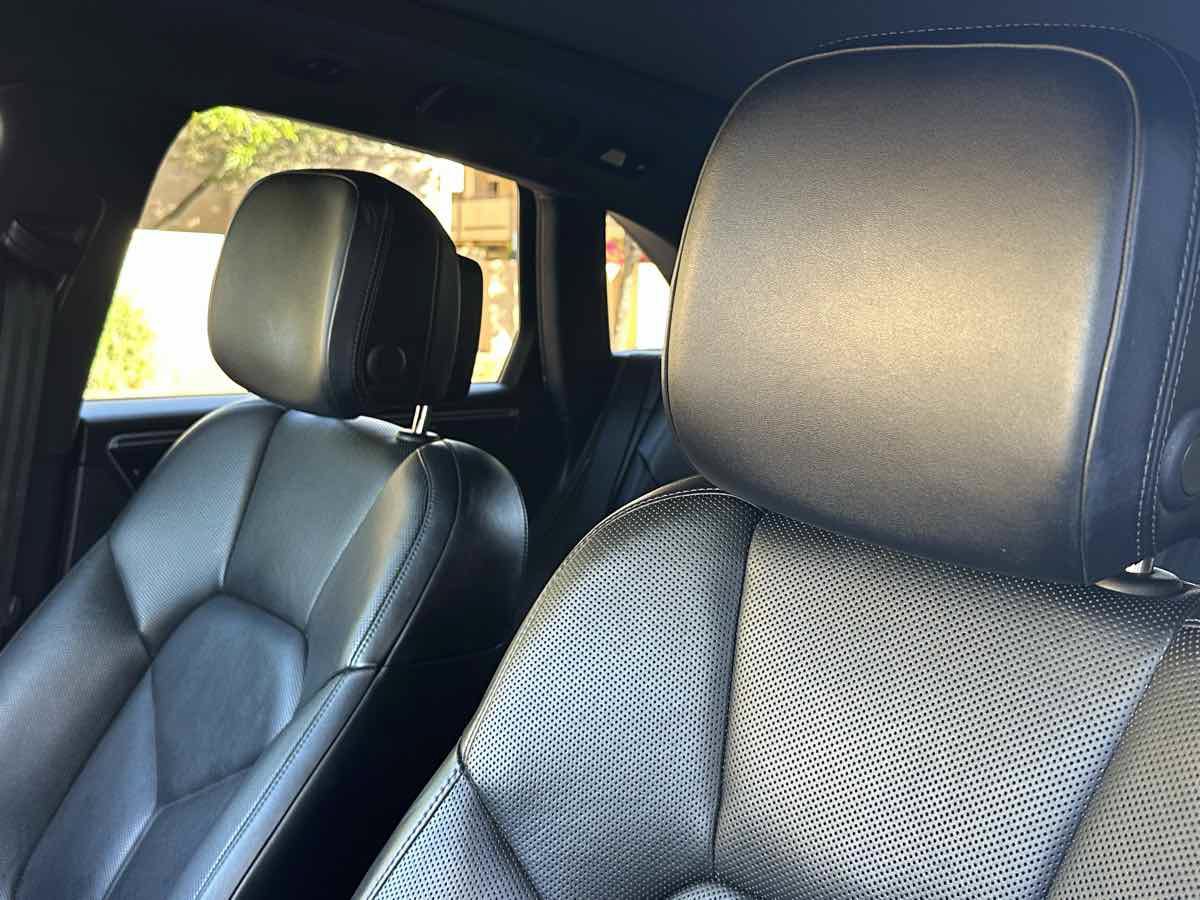 Used 2018 Porsche Macan AWD/4WD image 26