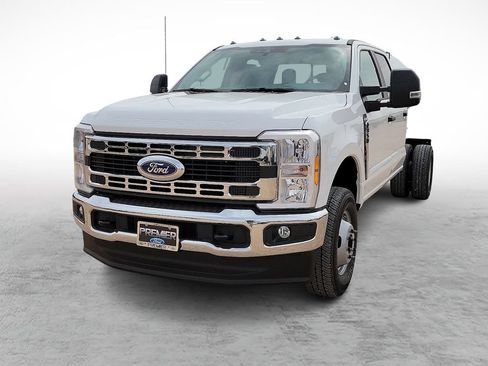 New 2026 Ford F350 XL w/ XL Chrome Package AWD/4WD image 4