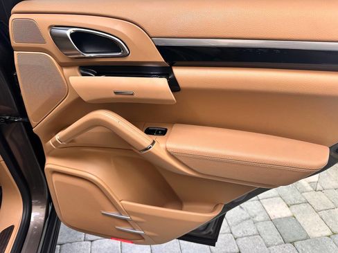 Used 2015 Porsche Cayenne Diesel AWD/4WD image 77