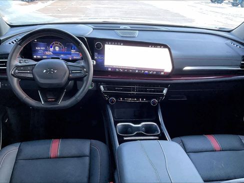 Used 2024 Chevrolet Traverse RS image 16