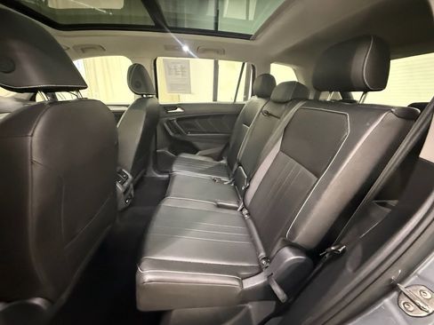 Used 2024 Volkswagen Tiguan SE image 19