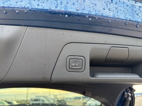 Used 2023 Buick Envision Essence image 10