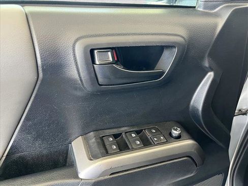Used 2018 Toyota Tacoma SR5 RWD image 16