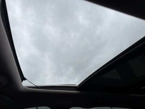 Used 2018 Chrysler Pacifica Limited w/ Tire & Wheel Group image 21