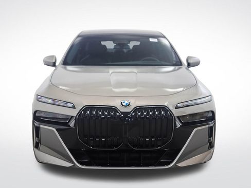 Used 2025 BMW 760i xDrive w/ Executive Package AWD/4WD image 8