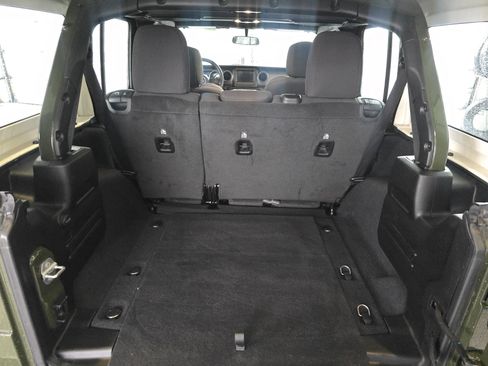 Used 2022 Jeep Wrangler Unlimited Sport image 17