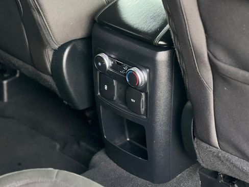 Used 2021 Ford Explorer XLT image 27