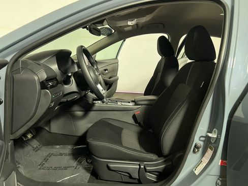 Used 2024 Nissan Sentra SV FWD image 20