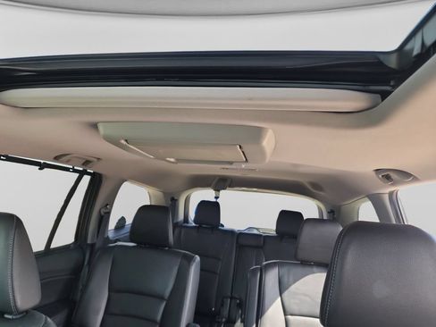 Used 2020 Honda Pilot Touring image 16