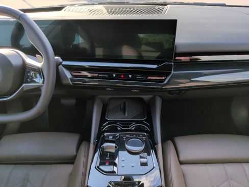 Certified 2026 BMW 530i RWD image 30