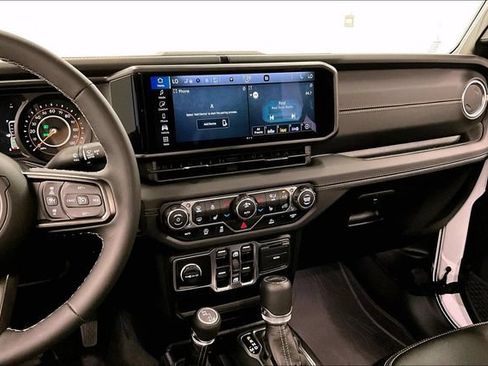 Used 2025 Jeep Gladiator Sport AWD/4WD image 7