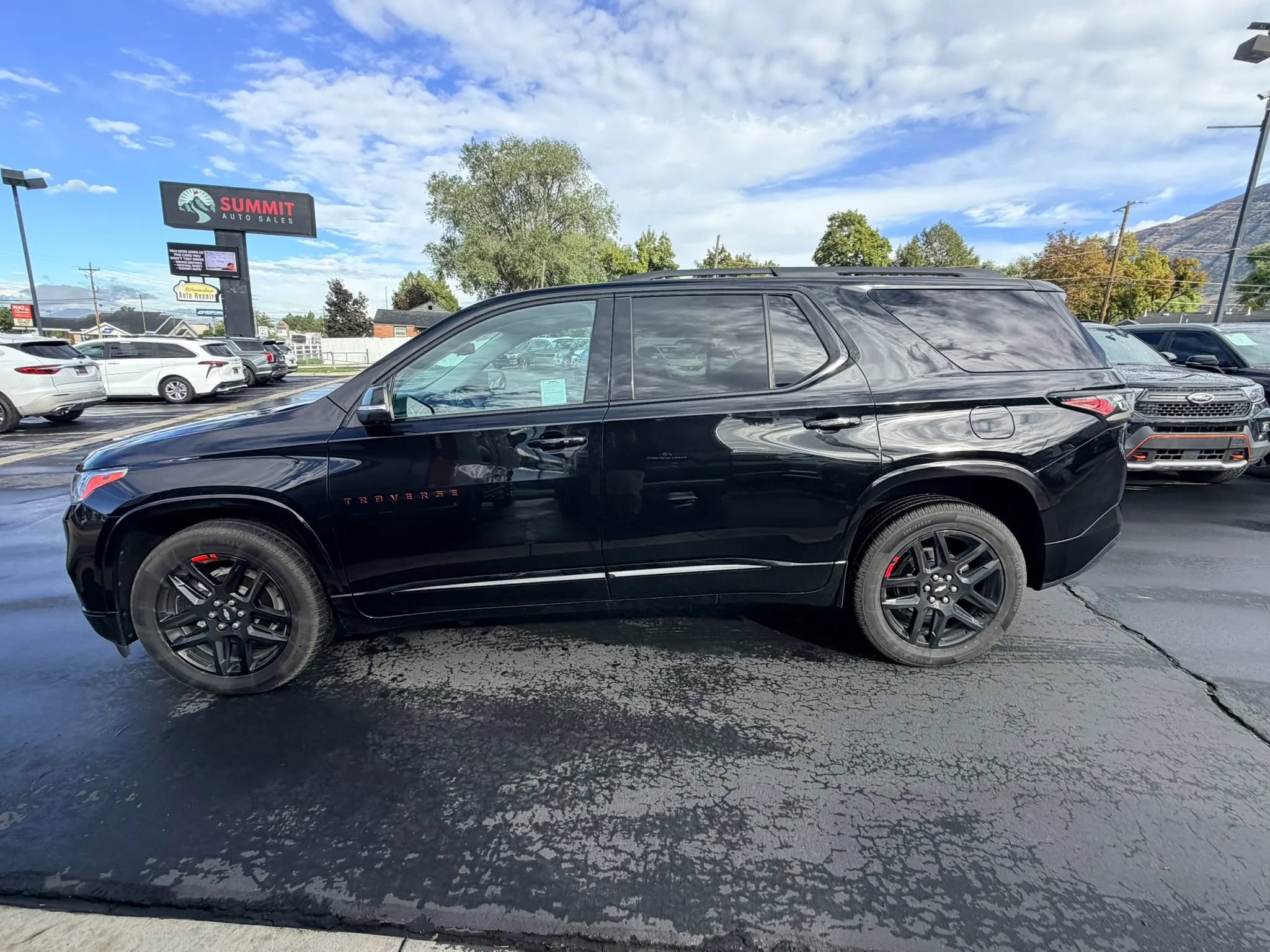 Used 2021 Chevrolet Traverse Premier w/ Redline Edition AWD/4WD image 7