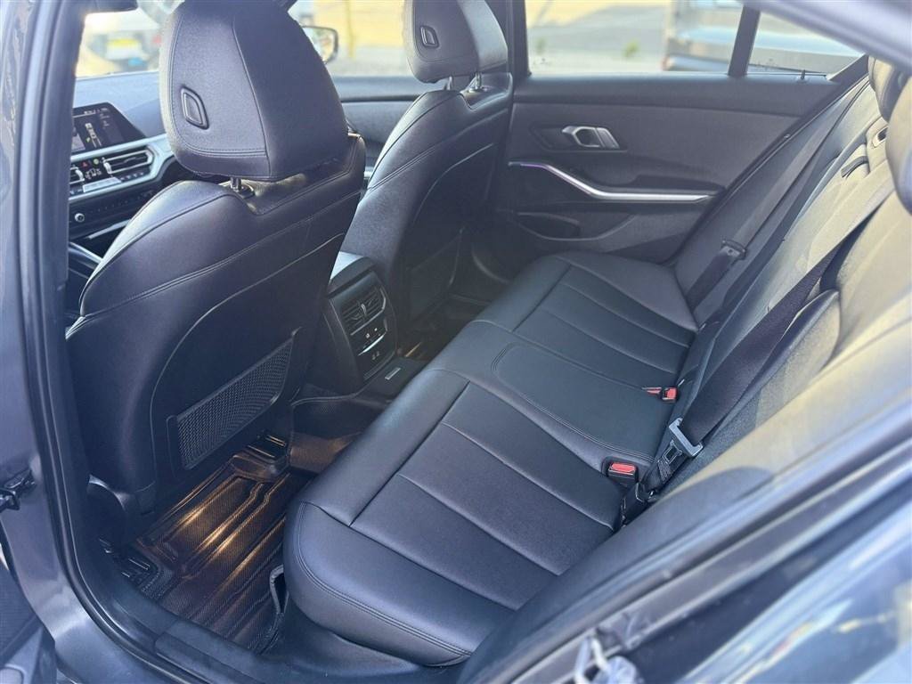 Used 2021 BMW 330i xDrive Sedan AWD/4WD image 21