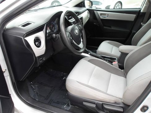 Used 2018 Toyota Corolla LE image 11