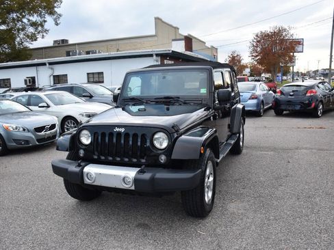 Used 2014 Jeep Wrangler Unlimited Sahara w/ Max Tow Package image 10