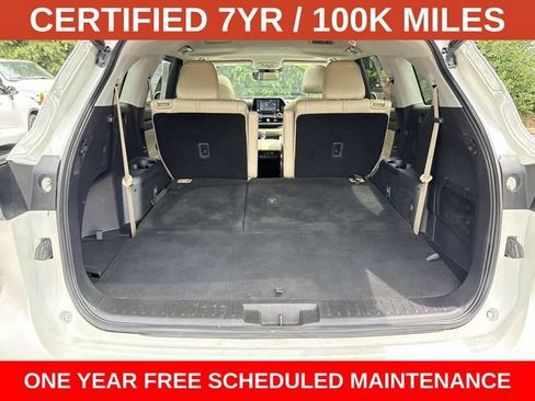 Used 2021 Toyota Highlander XLE AWD/4WD image 12