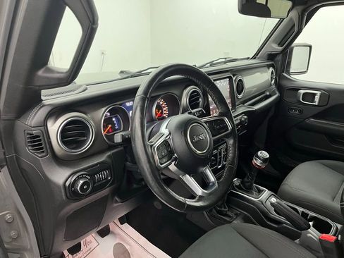 Used 2018 Jeep Wrangler Unlimited Sahara image 21