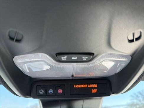 Used 2025 GMC Canyon Elevation w/ Convenience Package image 21