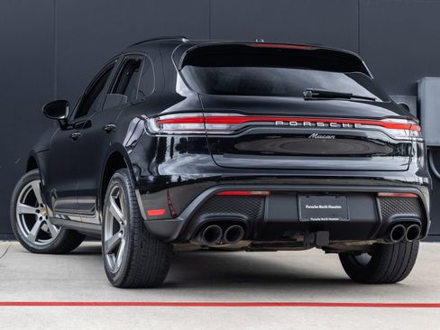 Certified 2023 Porsche Macan AWD/4WD image 3