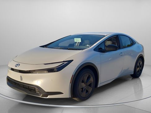 New 2026 Toyota Prius LE image 2