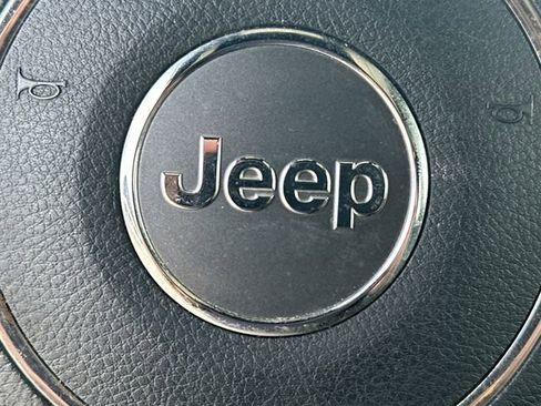 Used 2017 Jeep Wrangler Unlimited Sahara w/ Connectivity Group AWD/4WD image 22
