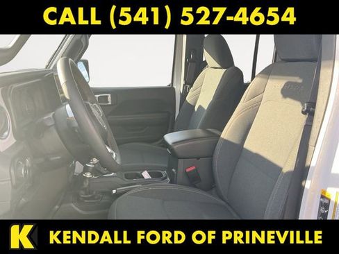 Used 2024 Jeep Wrangler Sahara image 9