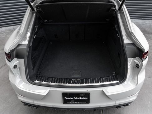 Certified 2025 Porsche Cayenne Coupe image 29