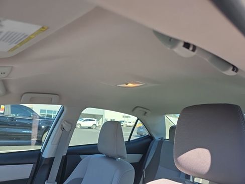 Used 2018 Toyota Corolla LE image 20