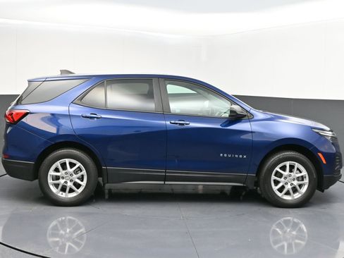 Used 2022 Chevrolet Equinox LS w/ LS Convenience Package image 8