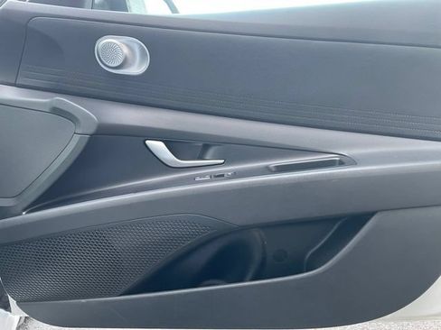 Used 2025 Hyundai Elantra SE FWD image 25