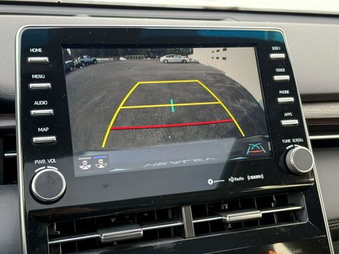 Used 2019 Toyota Avalon XLE image 18