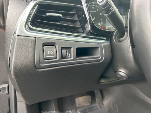 Used 2025 Cadillac XT6 Premium Luxury image 21