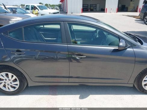 Used 2020 Hyundai Elantra SE FWD image 13