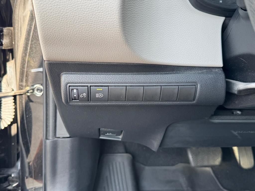 Used 2020 Toyota Corolla LE FWD image 21