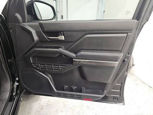 Used 2025 Toyota Tacoma TRD Sport image 32