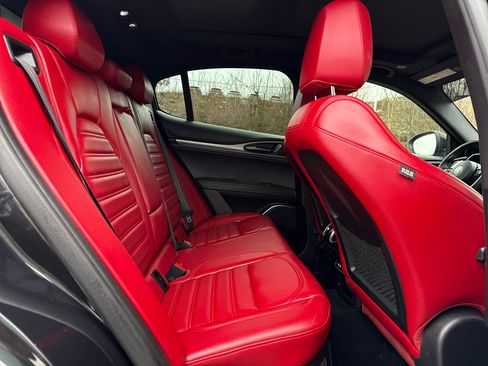 Used 2022 Alfa Romeo Stelvio Veloce image 30