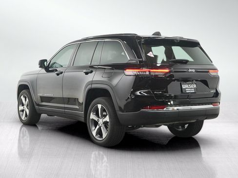 Used 2024 Jeep Grand Cherokee Limited w/ Luxury Tech Group II AWD/4WD image 3