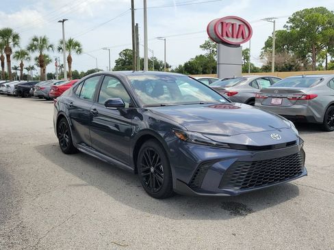 New 2026 Toyota Camry SE FWD image 3