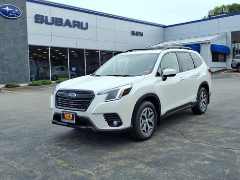 Certified 2023 Subaru Forester Premium AWD/4WD image 1