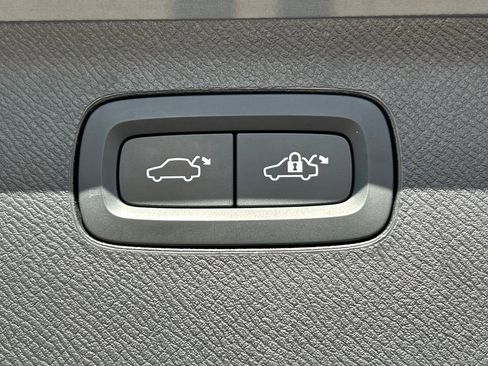 Used 2022 Volvo XC90 T6 Momentum image 26