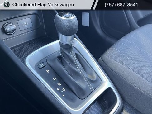 Used 2021 Hyundai Venue SE image 37