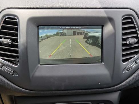 Used 2020 Jeep Compass Latitude AWD/4WD image 32