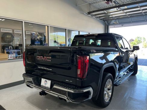 Used 2022 GMC Sierra 1500 SLT w/ SLT Premium Package AWD/4WD image 10