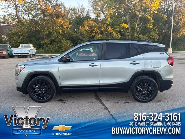 Used 2023 GMC Terrain SLE w/ Driver Convenience Package AWD/4WD image 1
