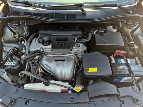 Used 2012 Toyota Camry XLE w/ Leather Pkg FWD image 30
