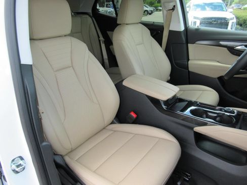 Used 2025 Buick Envision Preferred AWD/4WD image 9