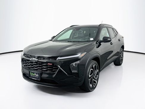 Used 2024 Chevrolet Trax RS w/ Sunroof Package FWD image 3