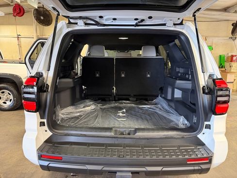 Used 2025 Toyota 4Runner SR5 image 18
