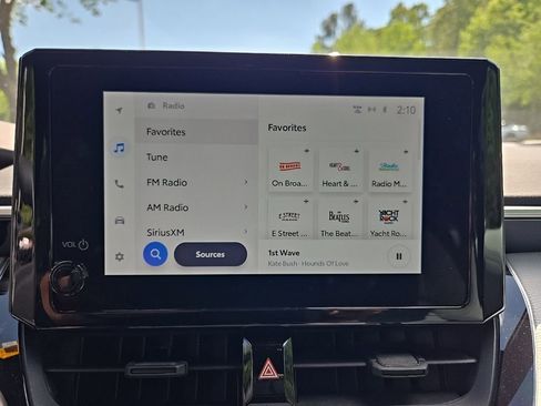 Used 2024 Toyota Corolla SE image 3